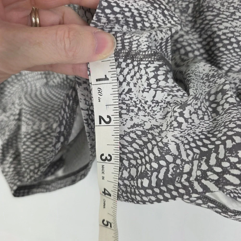 Lululemon Speed Up Shorts‎ Black White Snakeskin Print Size 10 Running Workout